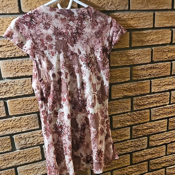 Reitmans Pink and Cream Floral Blouse - Picture 6 of 6